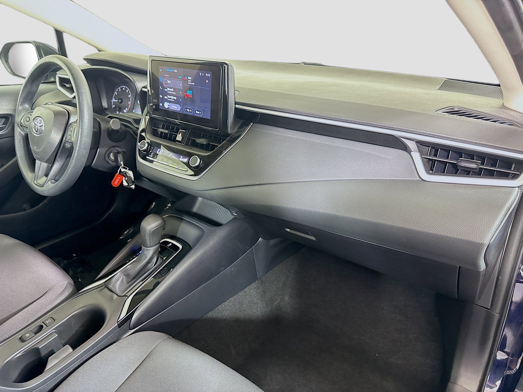 Used 2025 Toyota Corolla LE image 29
