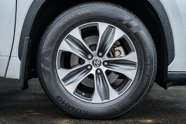 Used 2022 Toyota Highlander XLE image 22