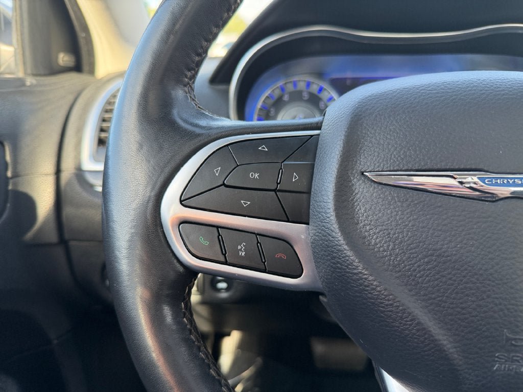 Used 2020 Chrysler 300 Limited RWD image 16