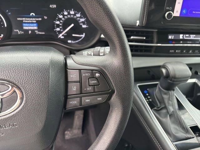 Used 2025 Toyota Sienna LE FWD image 18