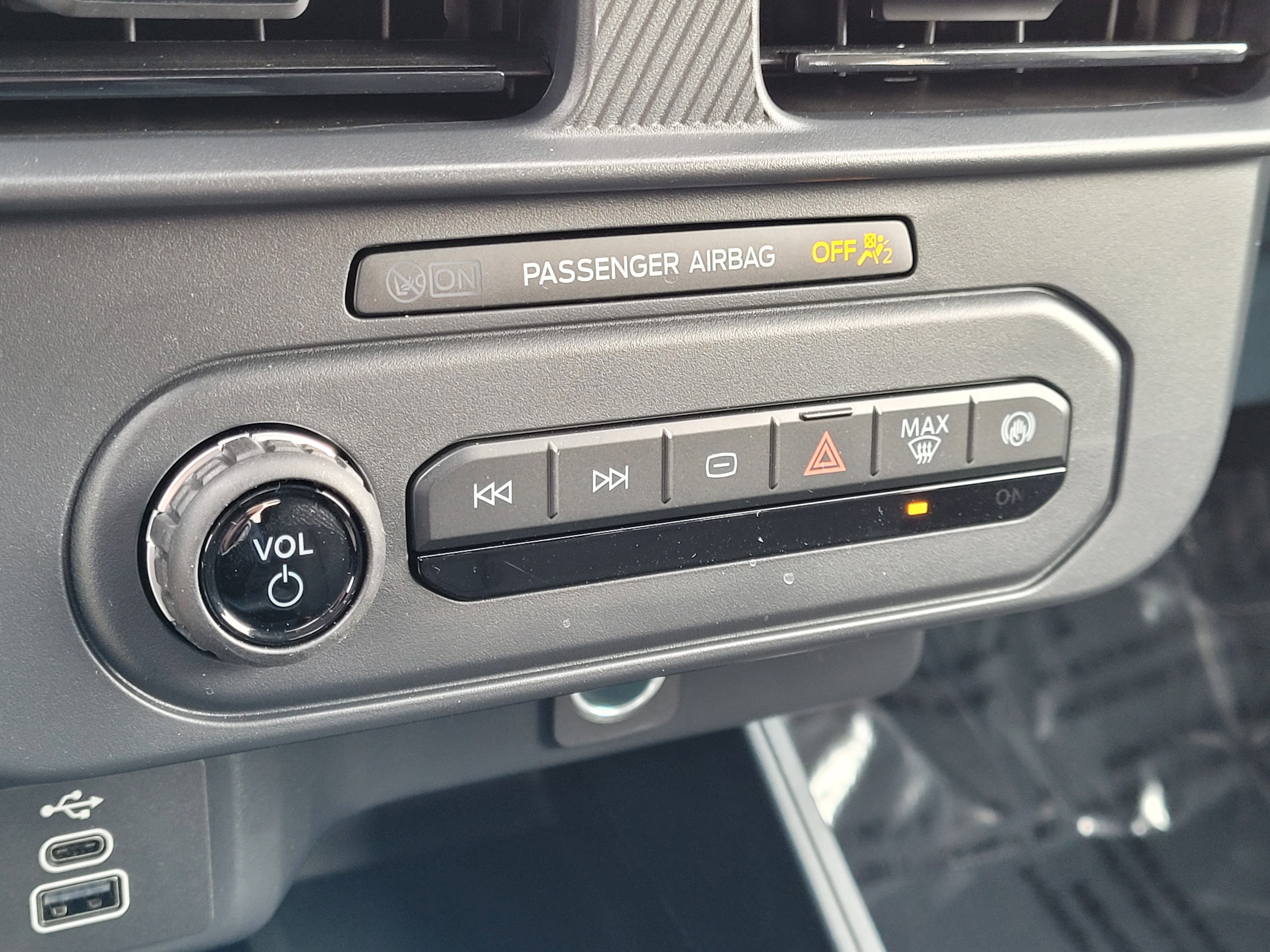 New 2025 Ford Maverick XL w/ Equipment Group 101A image 21