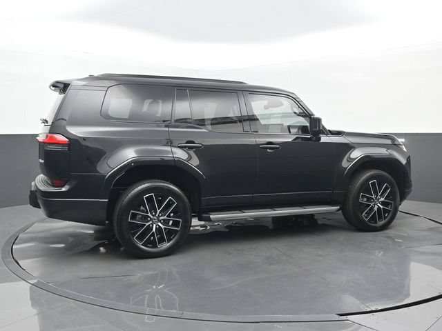 Used 2025 Lexus GX 550 w/ Accessory Package (2T) AWD/4WD image 2