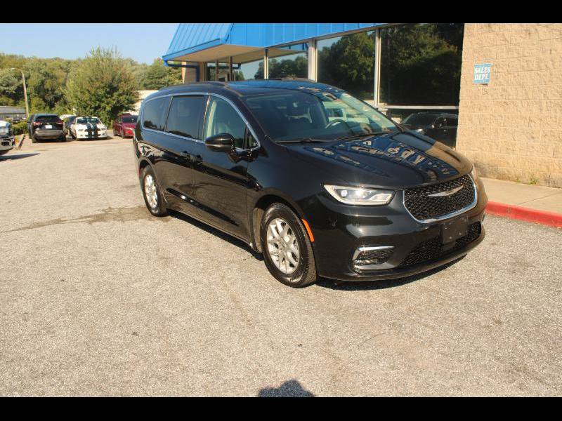 Used 2022 Chrysler Pacifica Touring-L w/ Uconnect Theater Family Group FWD image 1