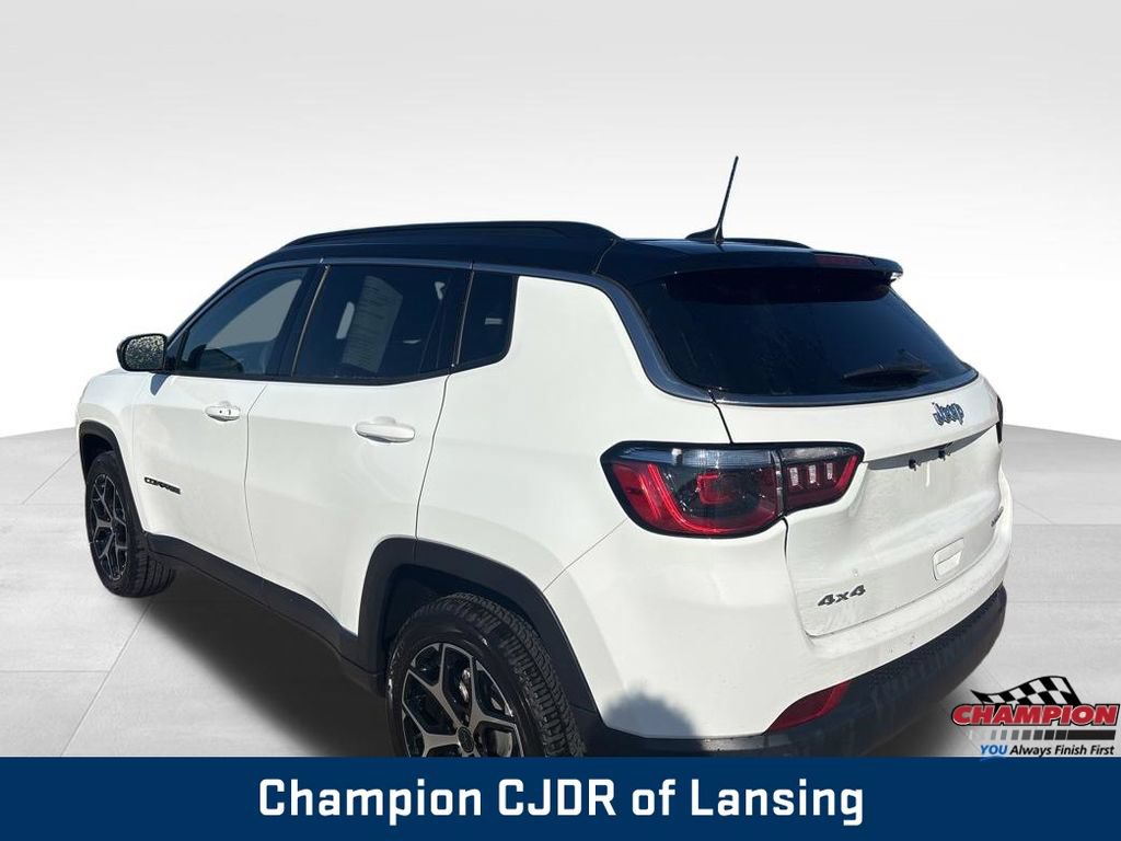 Used 2025 Jeep Compass Limited AWD/4WD image 5