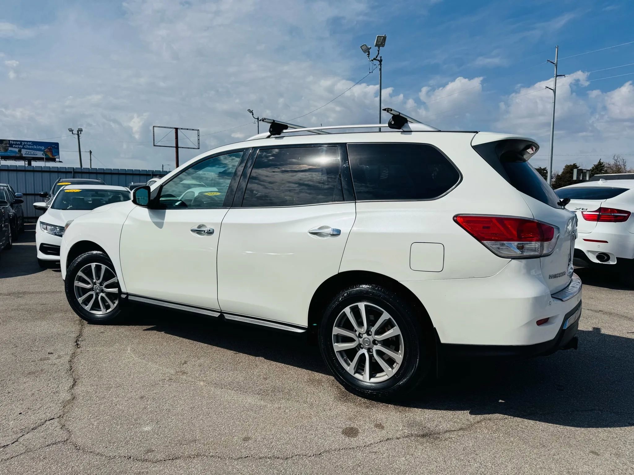 Used 2015 Nissan Pathfinder SV AWD/4WD image 6