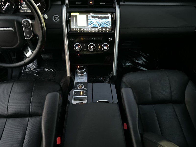 Used 2017 Land Rover Discovery HSE image 40