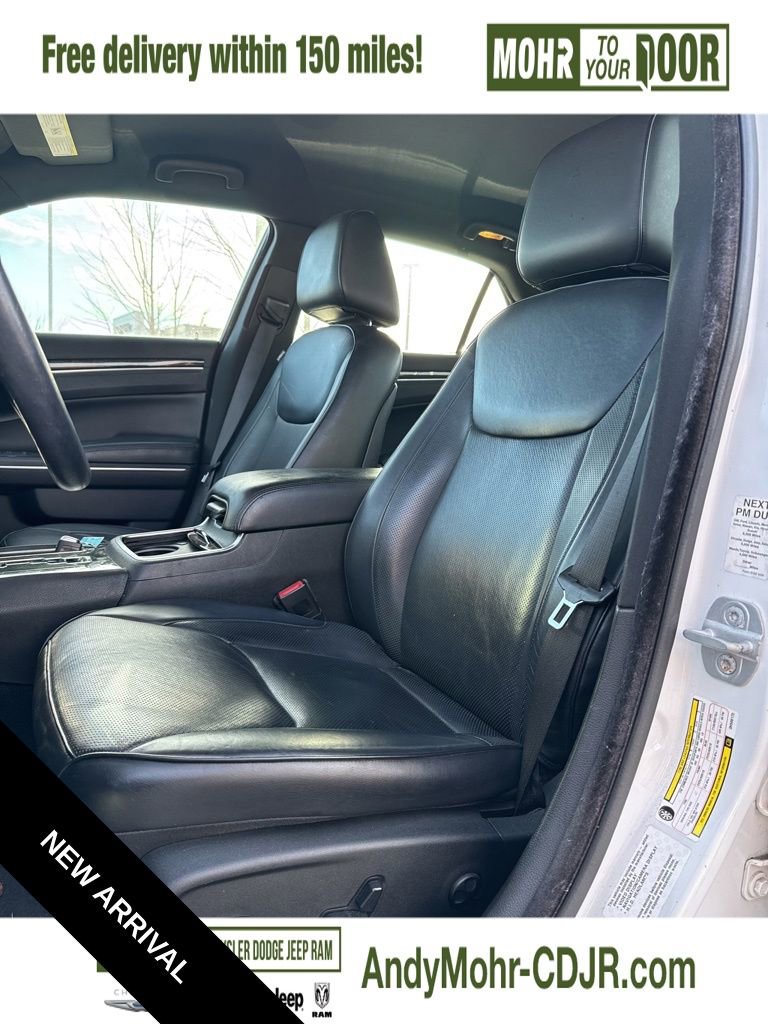 Used 2013 Chrysler 300 C image 4