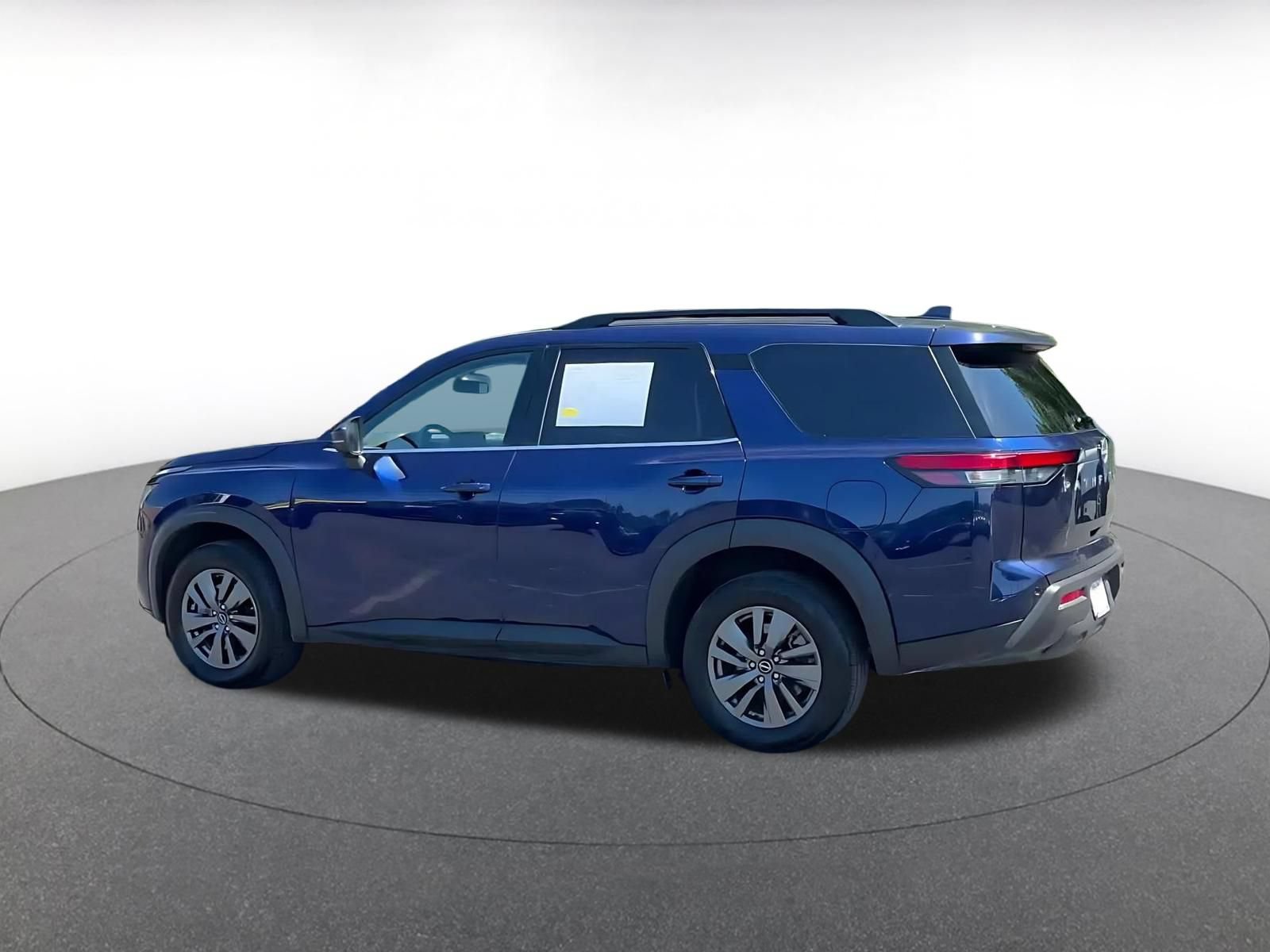 Used 2025 Nissan Pathfinder SV FWD image 10