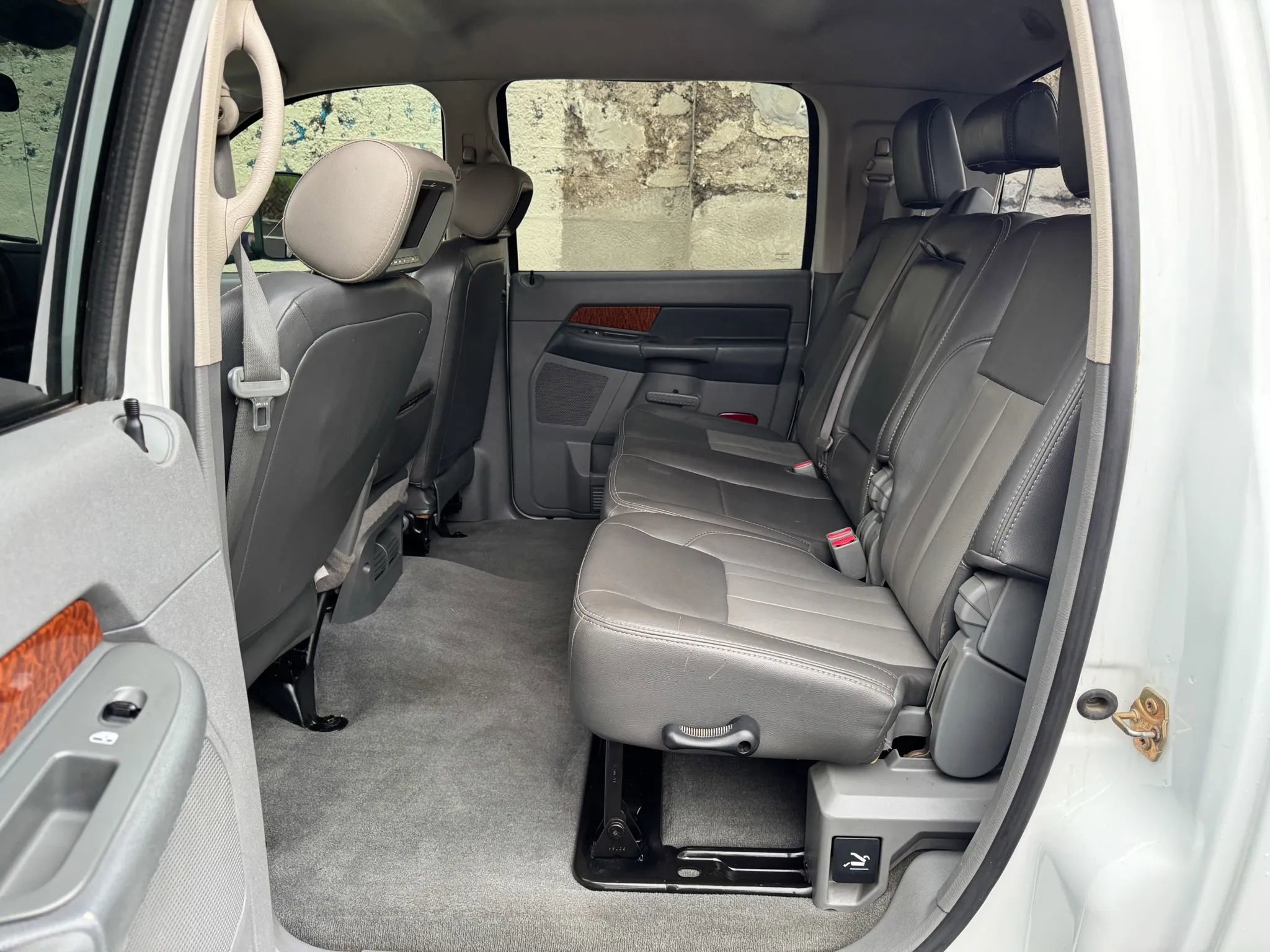 Used 2006 Dodge Ram 2500 Truck SLT w/ Light Group image 18