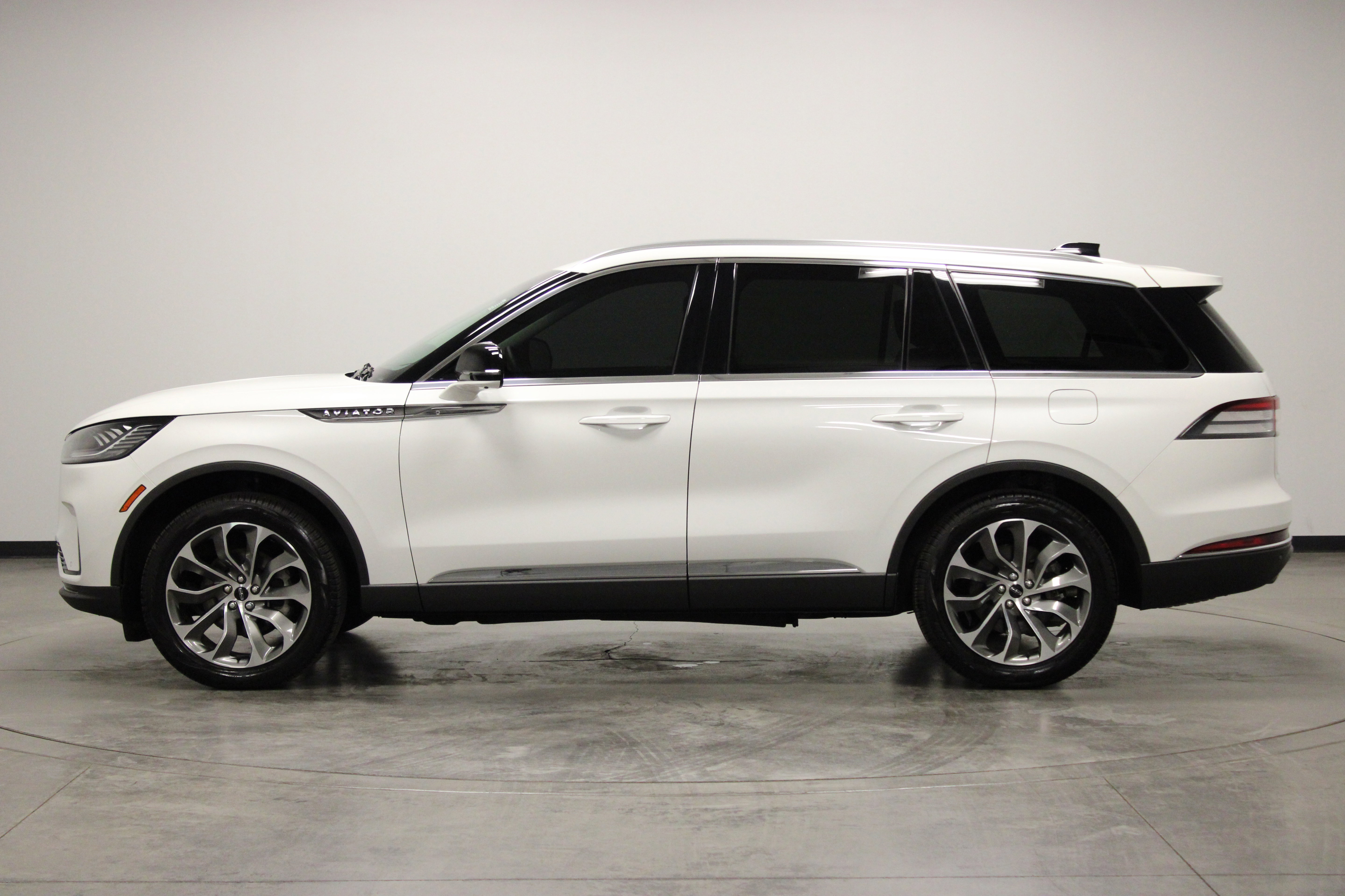 Used 2025 Lincoln Aviator AWD w/ Equipment Group 101A image 5