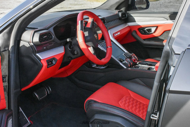 Used 2020 Lamborghini Urus image 32