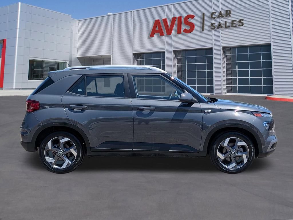 Used 2025 Hyundai Venue SEL FWD image 5