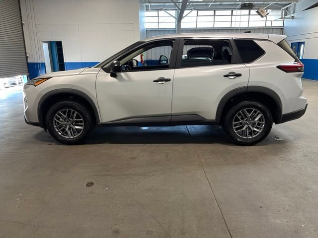 Used 2024 Nissan Rogue S AWD/4WD image 6