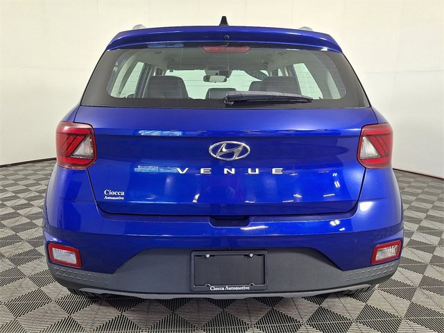 Used 2022 Hyundai Venue Limited image 9