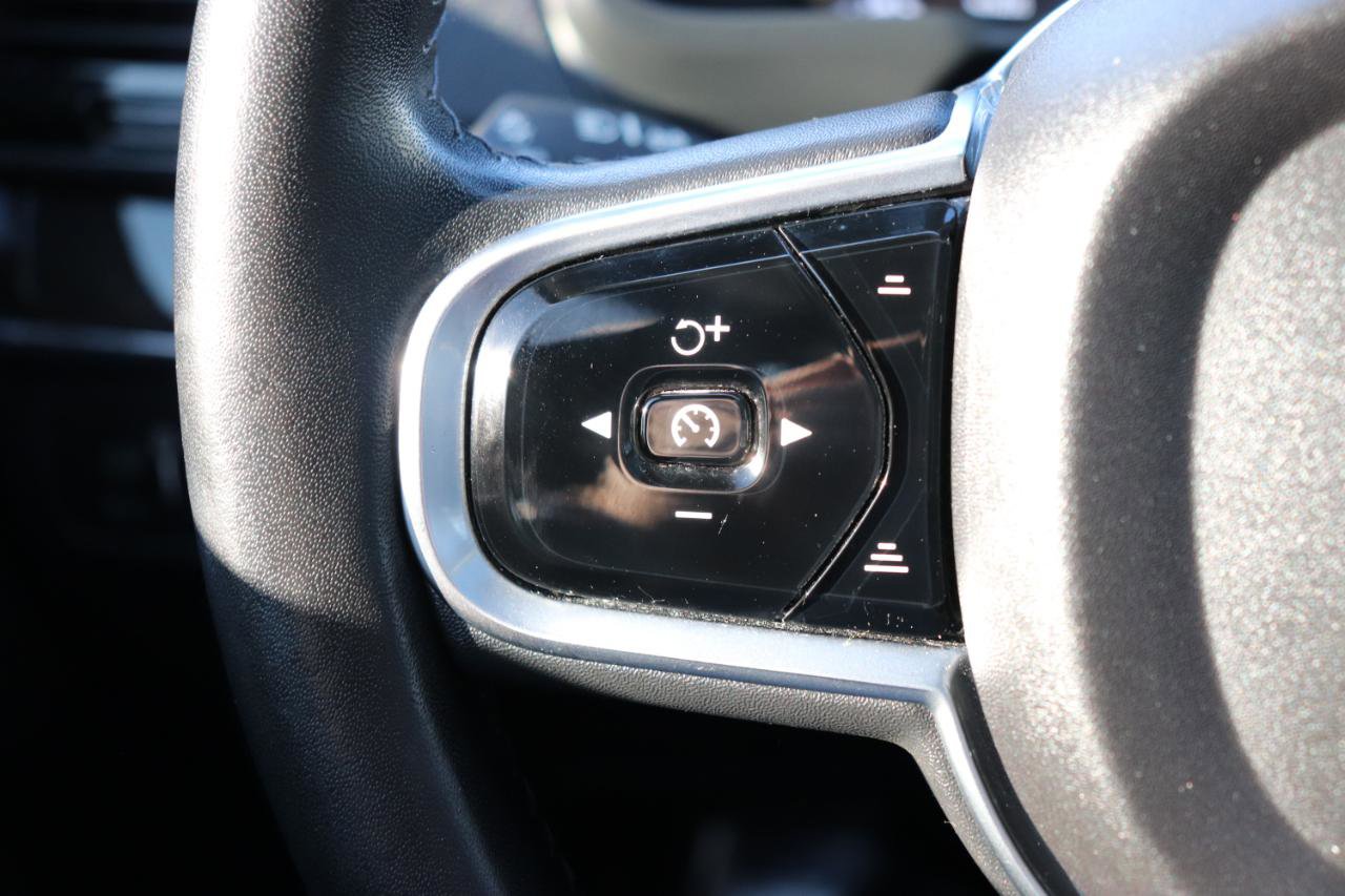 Used 2016 Volvo XC90 T6 Momentum image 36