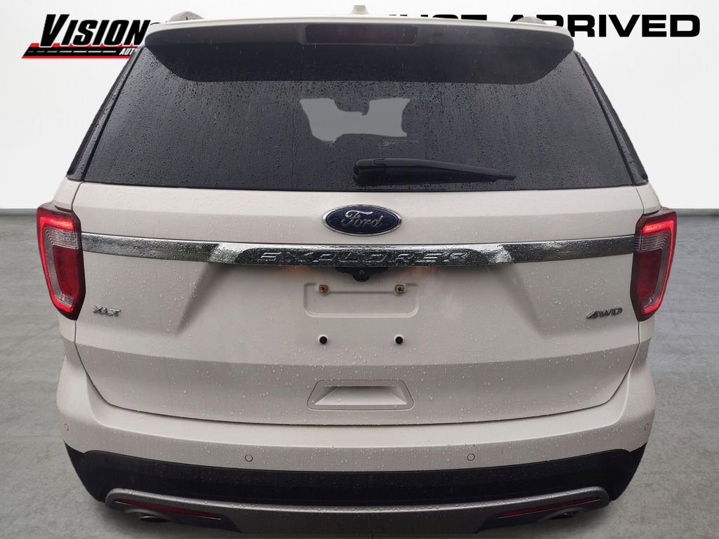 Used 2017 Ford Explorer XLT w/ Equipment Group 202A AWD/4WD image 4