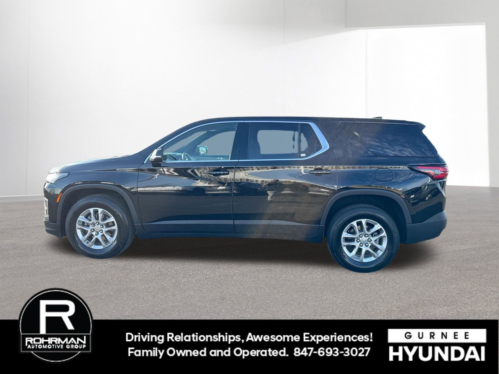 Used 2023 Chevrolet Traverse LS w/ Safety Package image 5