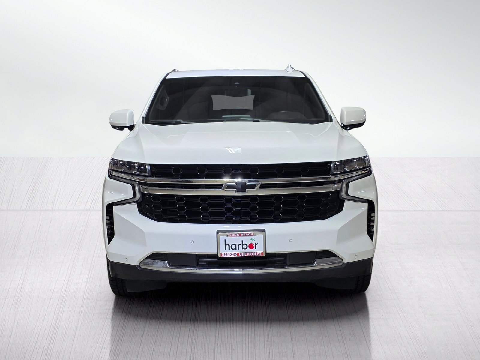 Used 2023 Chevrolet Suburban LS RWD image 2