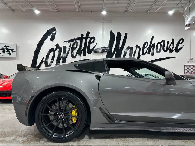 Used 2015 Chevrolet Corvette Z06 w/ 3LZ Preferred Equipment Group RWD image 4