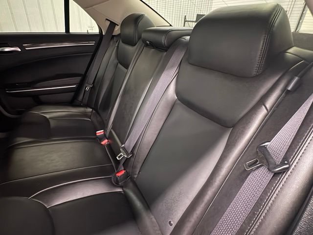 Used 2022 Chrysler 300 Touring L RWD image 10