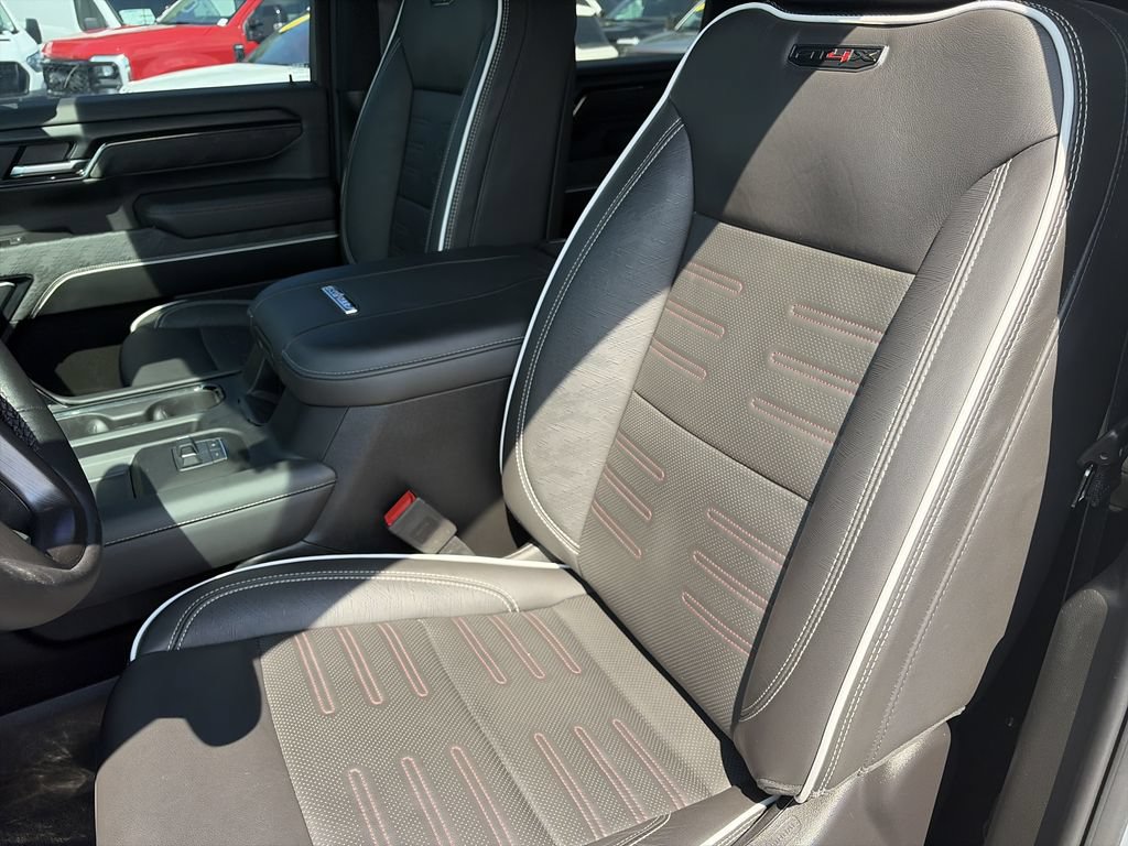 Used 2025 GMC Sierra 2500 AT4X AWD/4WD image 12