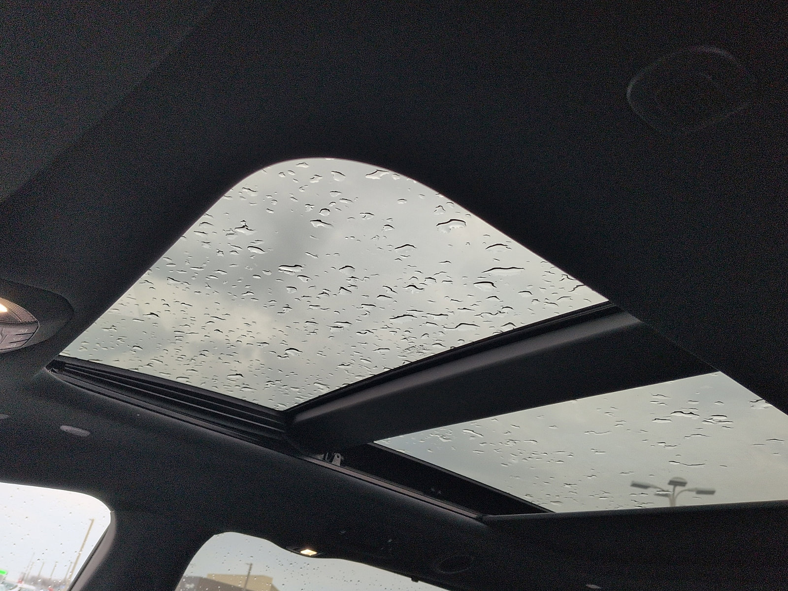 Used 2025 Chrysler Pacifica Limited image 10