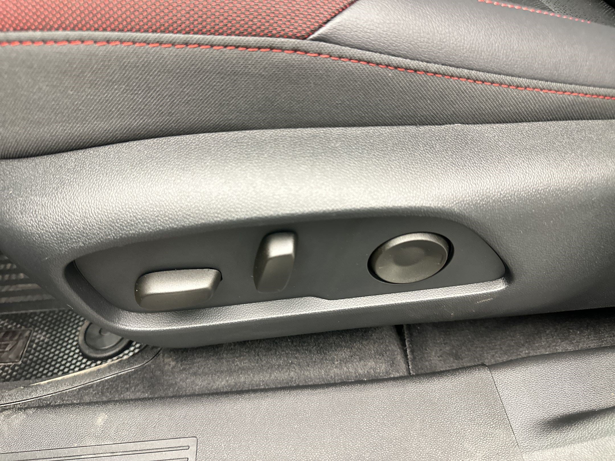 New 2027 Chevrolet Equinox RS w/ LPO, Floor Liner Package AWD/4WD image 15