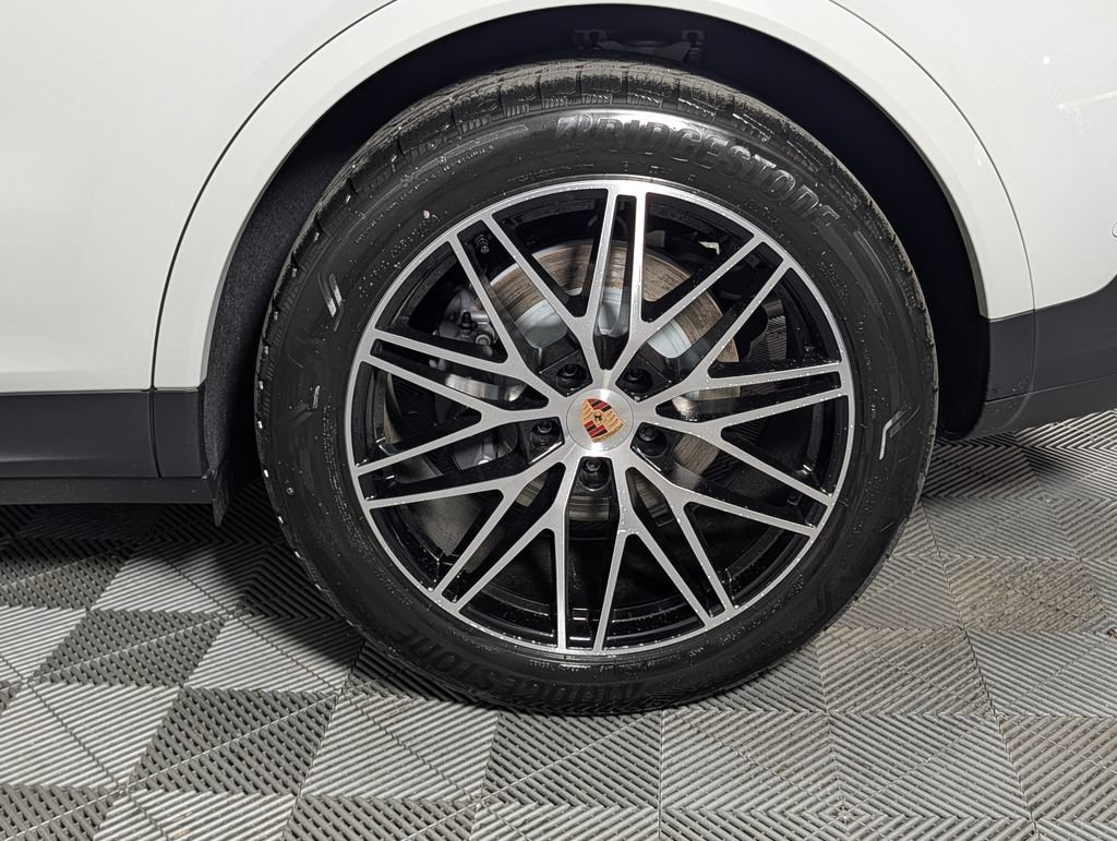 New 2026 Porsche Cayenne Coupe AWD/4WD image 12