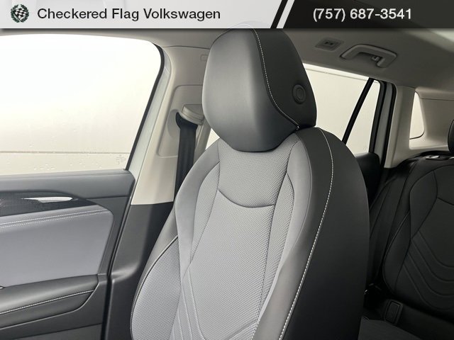 New 2025 Volkswagen Tiguan SE image 46