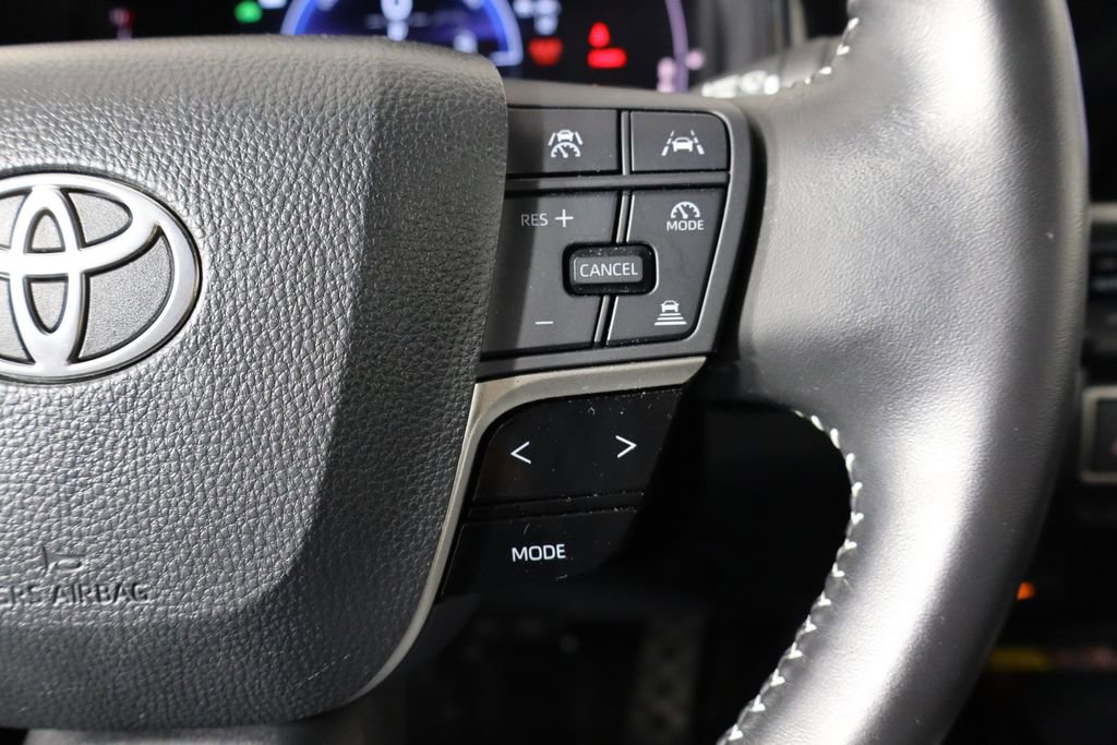 Used 2025 Toyota Camry SE FWD image 10