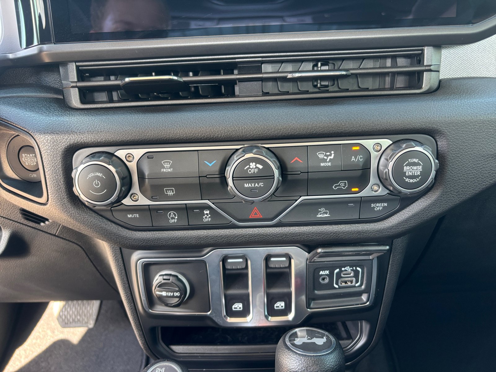Used 2026 Jeep Wrangler Sport AWD/4WD image 17