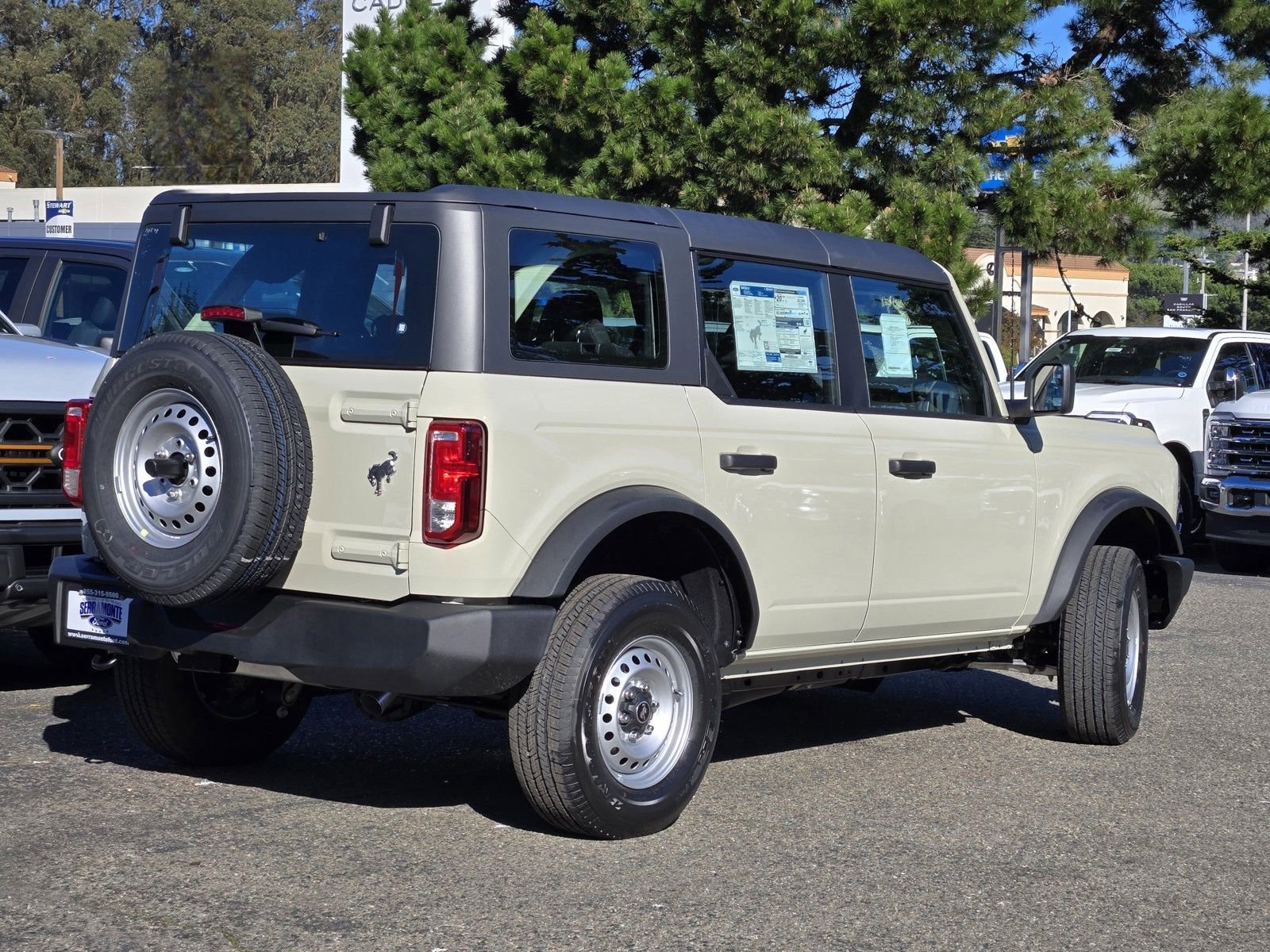 New 2025 Ford Bronco 4-Door image 4