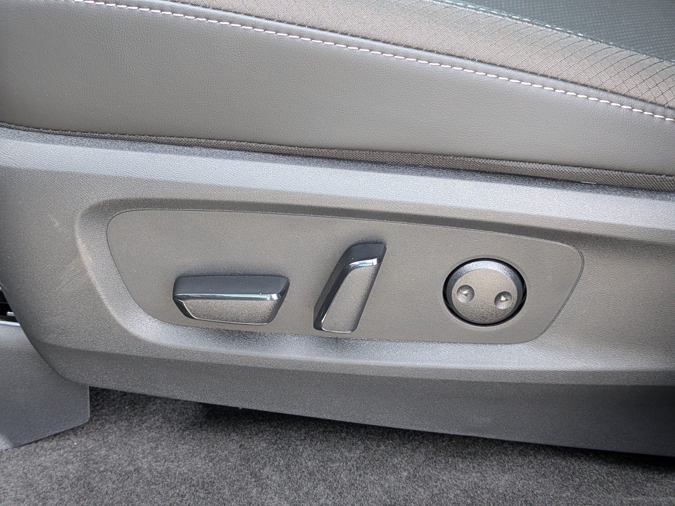 New 2026 Nissan Pathfinder SL FWD image 23