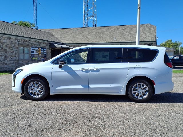 New 2027 Chrysler Pacifica Select FWD image 16
