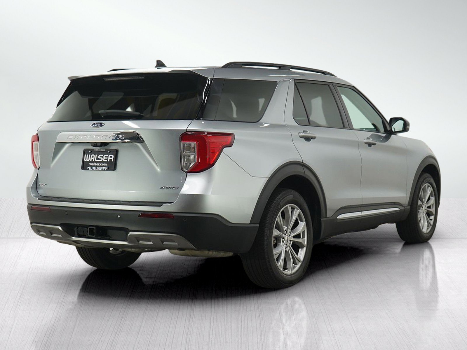 Used 2024 Ford Explorer XLT w/ Equipment Group 202A AWD/4WD image 5