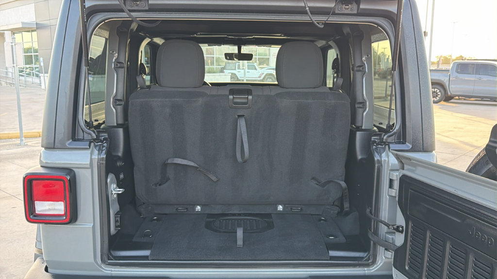 Used 2022 Jeep Wrangler Sport AWD/4WD image 26