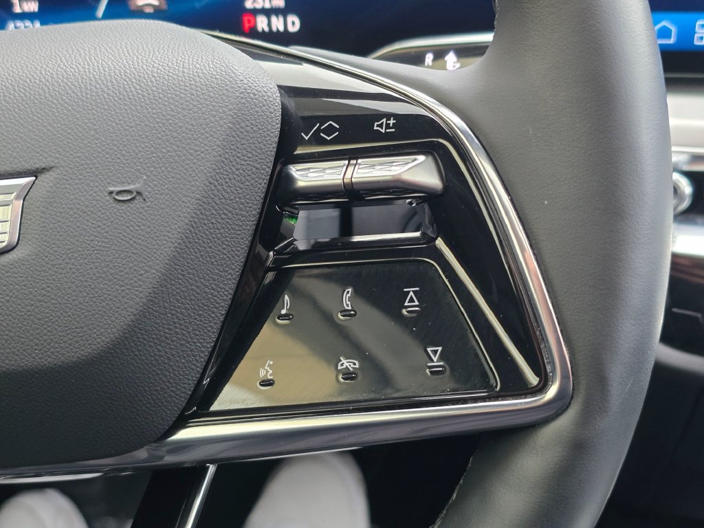 Certified 2025 Cadillac Lyriq Luxury AWD/4WD image 30