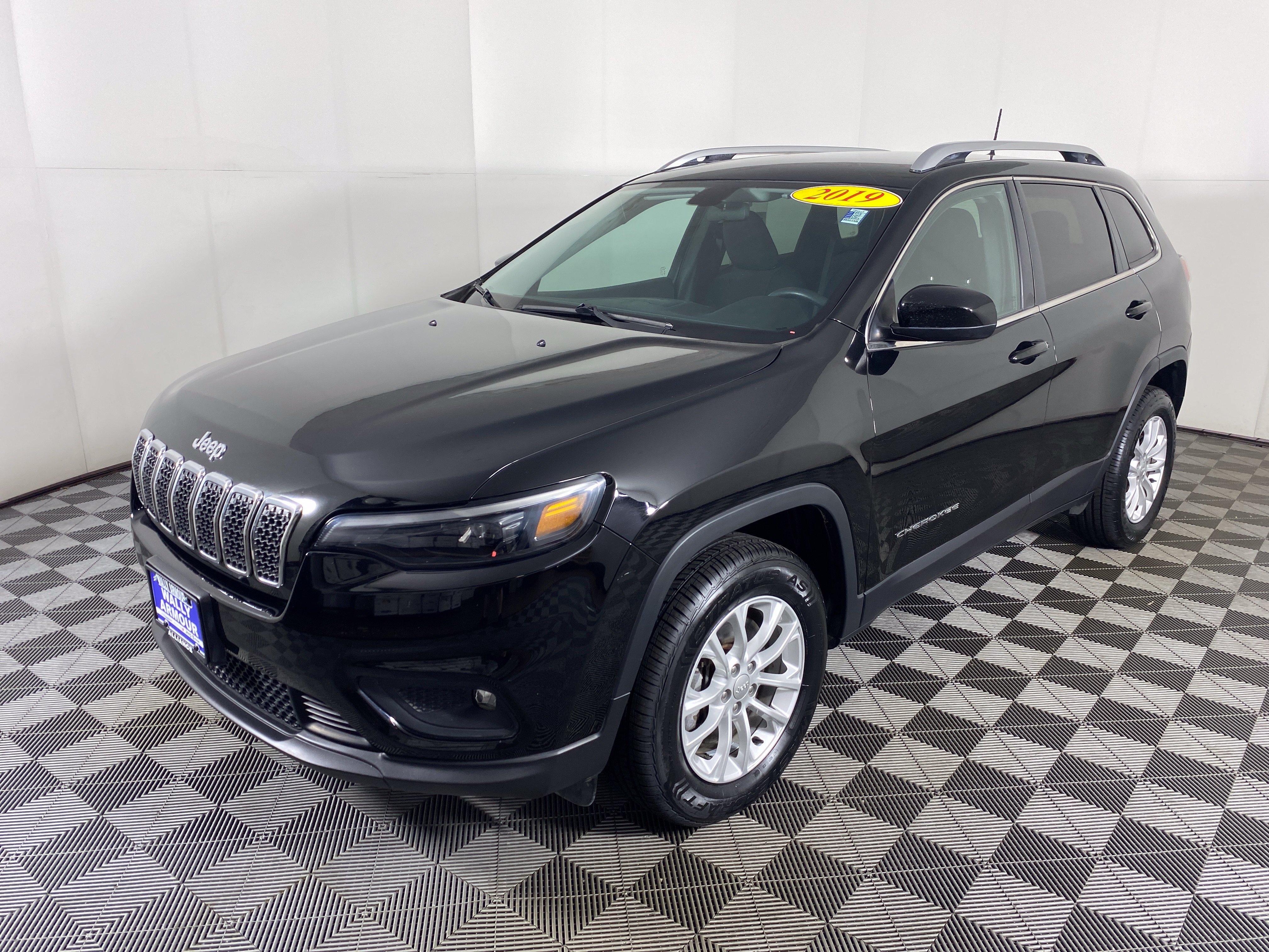 Used 2019 Jeep Cherokee Latitude w/ Popular Appearance Group AWD/4WD image 9