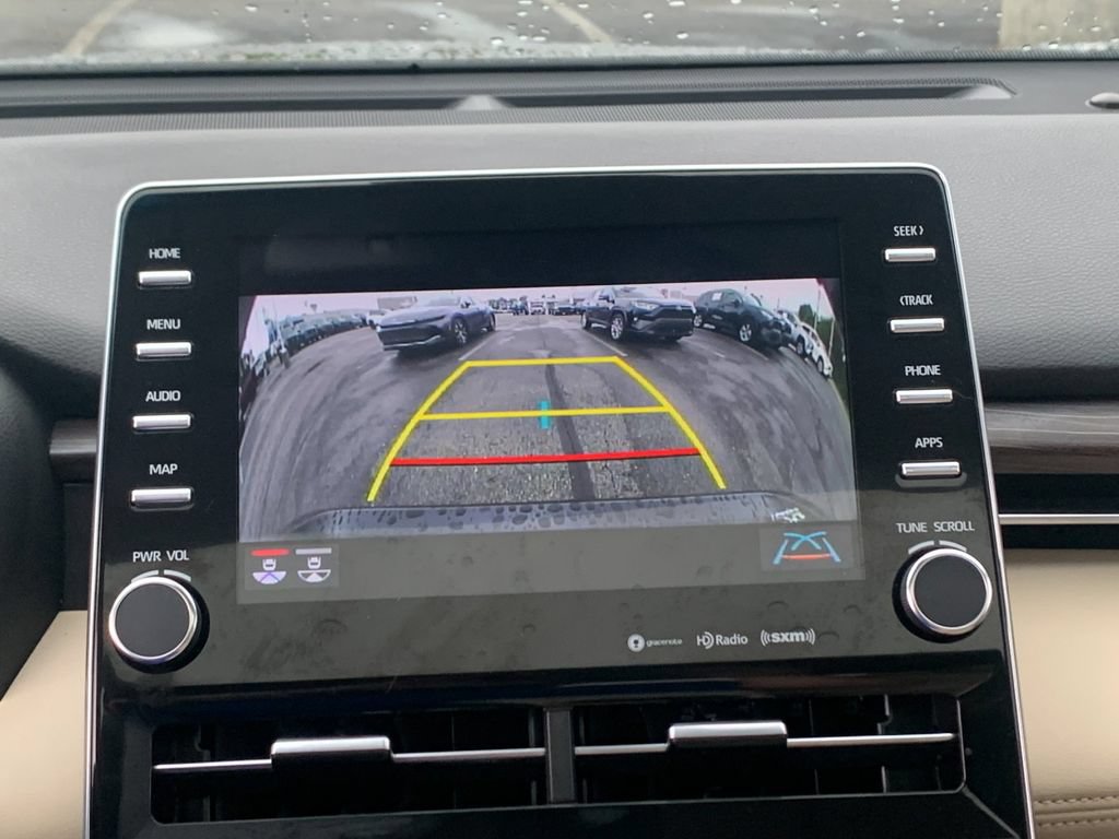 Used 2022 Toyota Avalon XLE w/ Moonroof Package FWD image 22