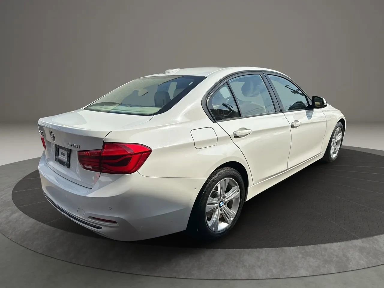 Used 2016 BMW 328i xDrive Sedan AWD/4WD image 5