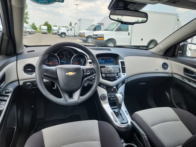 Used 2013 Chevrolet Cruze LS FWD image 33