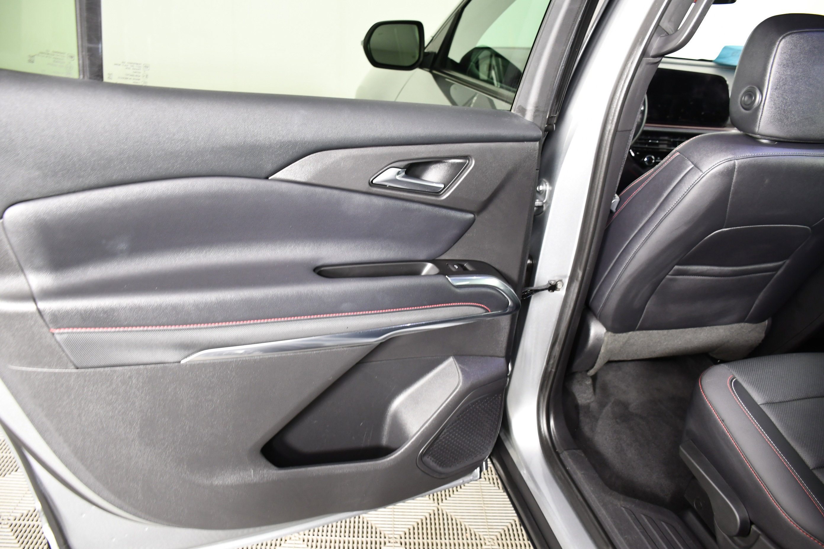 Used 2025 Chevrolet Traverse Z71 image 44