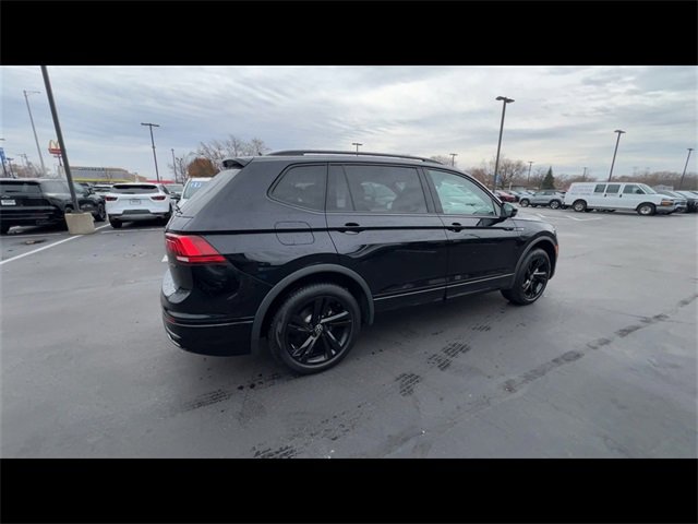 Used 2024 Volkswagen Tiguan SE R-Line image 8