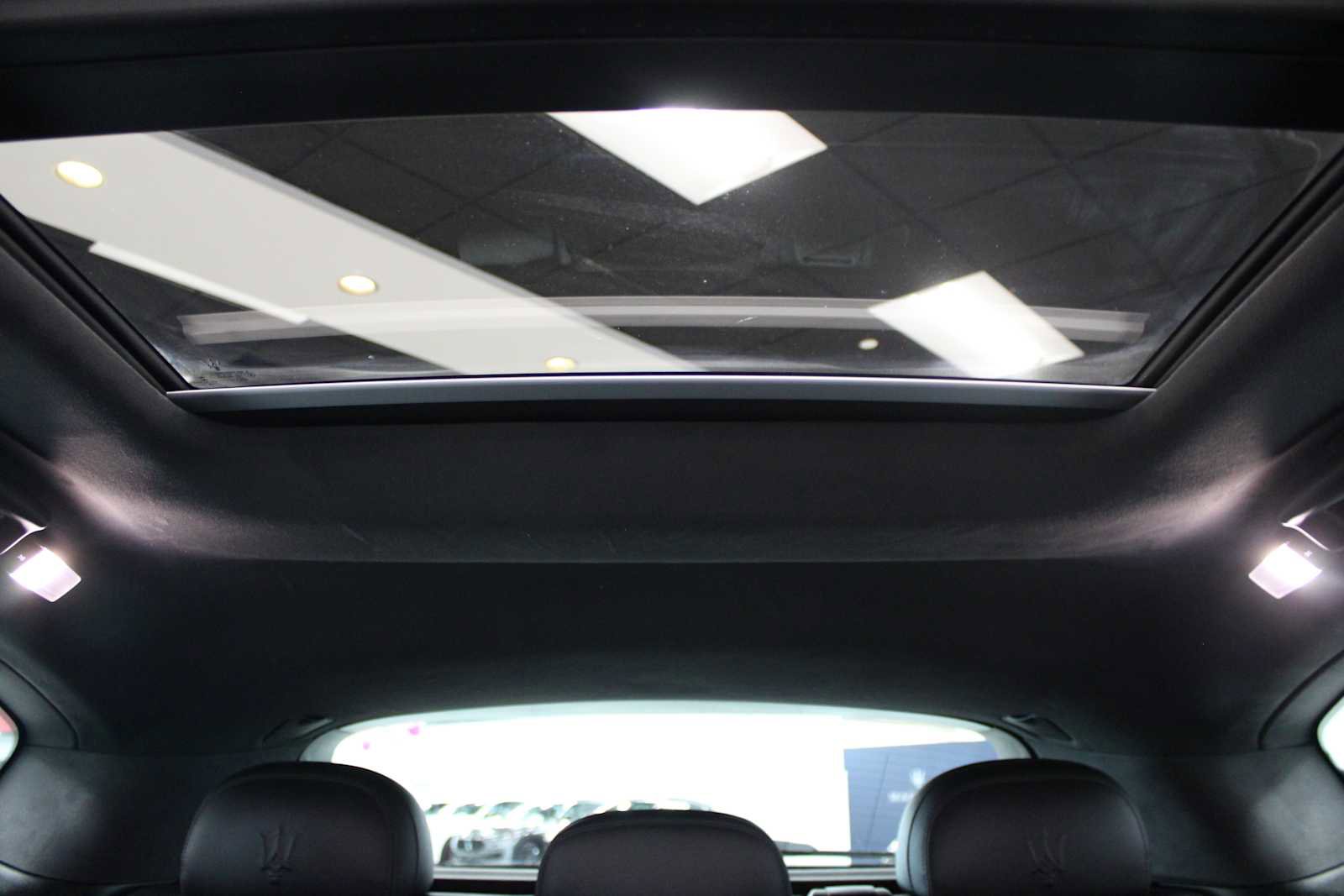 Used 2021 Maserati Levante image 39