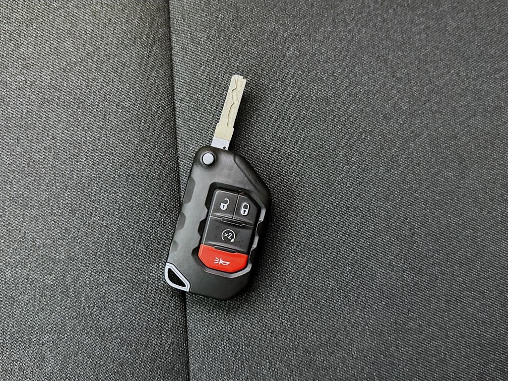 Used 2024 Jeep Wrangler Unlimited AWD/4WD image 33
