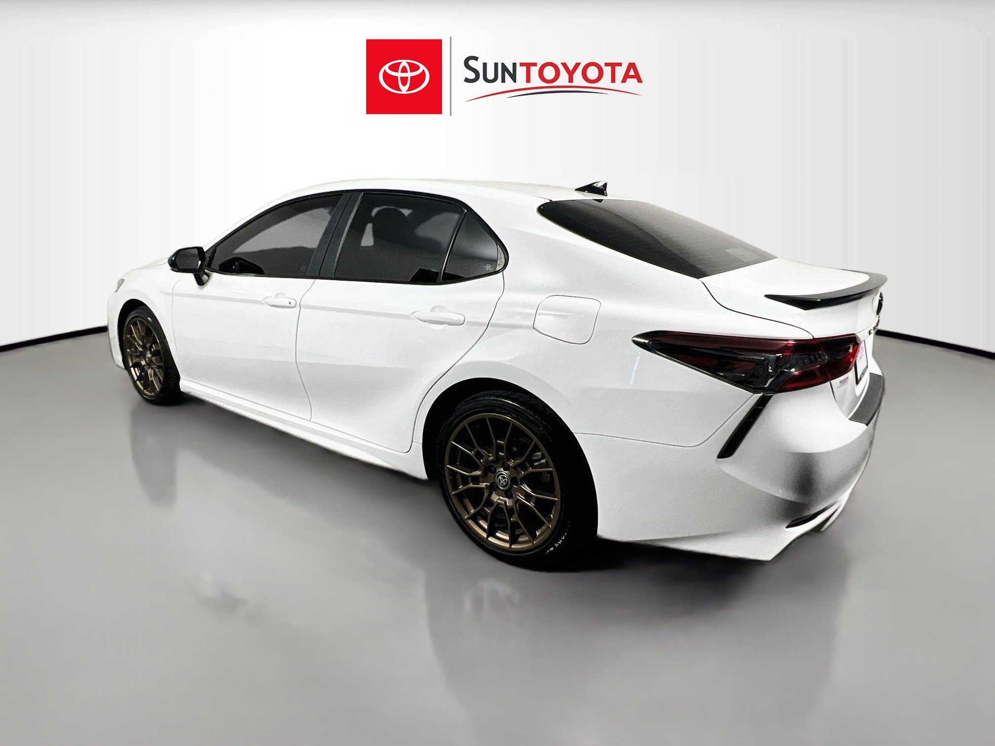 Used 2023 Toyota Camry SE FWD image 6