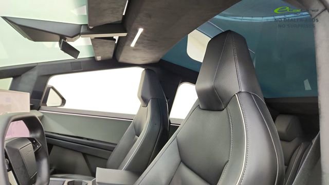 Used 2024 Tesla Cybertruck AWD Crew Cab image 30