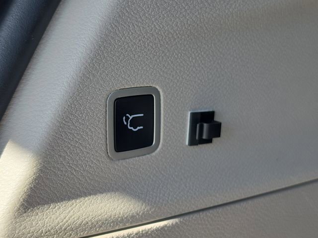 Used 2021 Chrysler Pacifica Limited AWD/4WD image 7