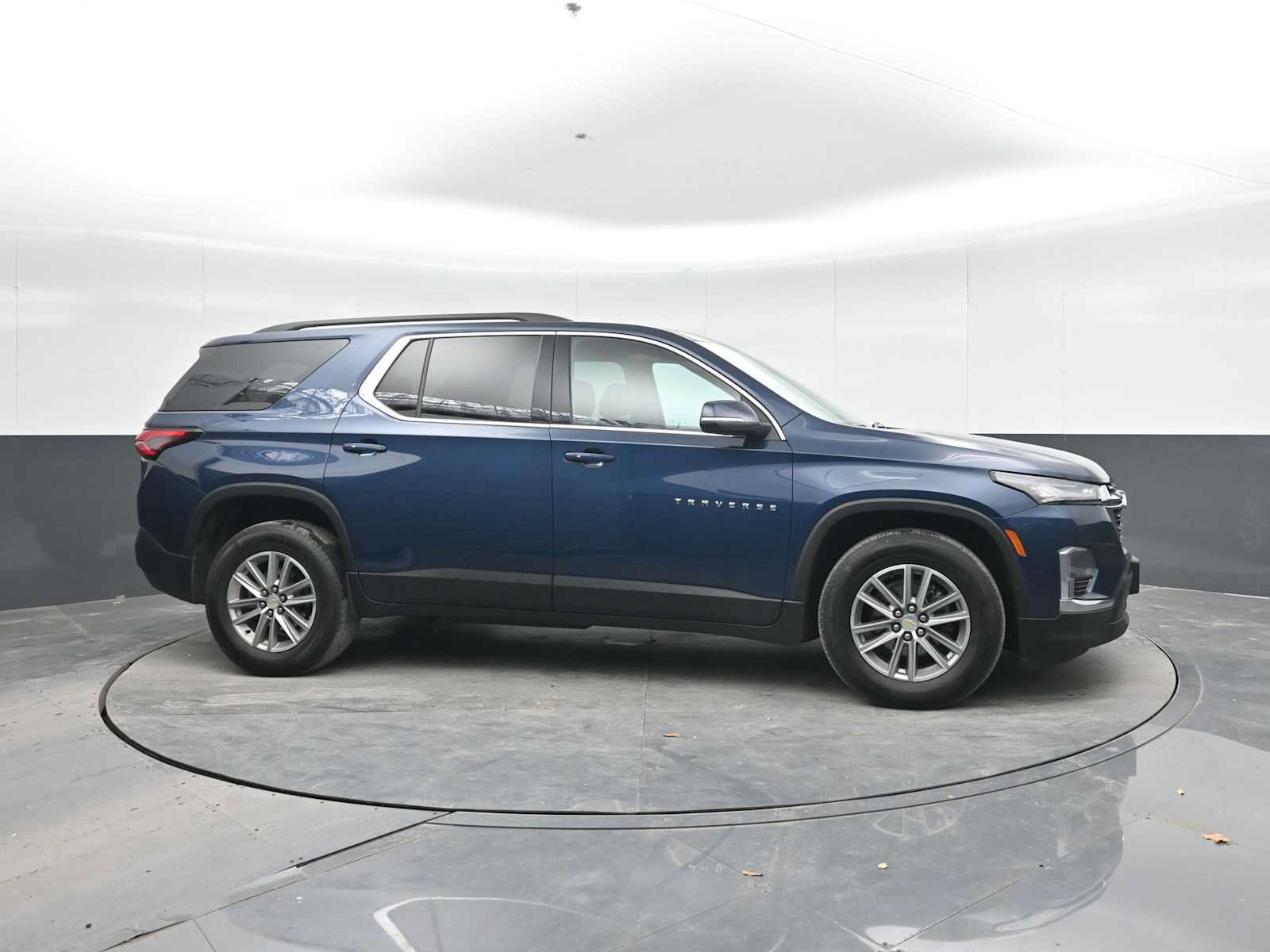 Used 2023 Chevrolet Traverse LT AWD/4WD image 9
