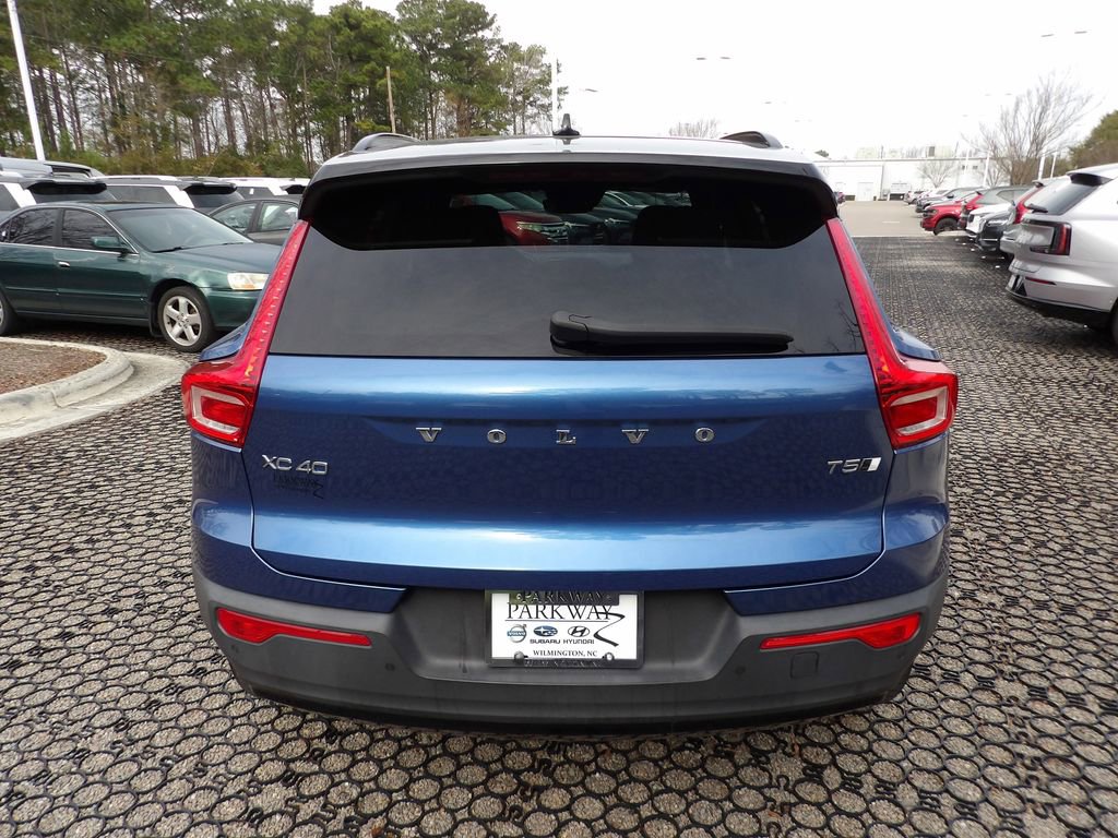 Used 2021 Volvo XC40 T5 R-Design w/ Climate Package image 6